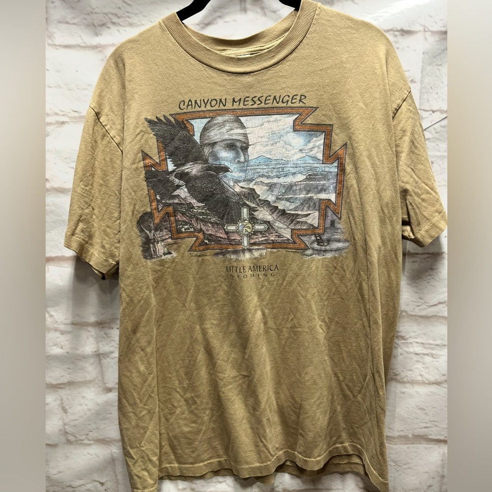 Vtg. Wyoming Native American tshirt size‎ Large